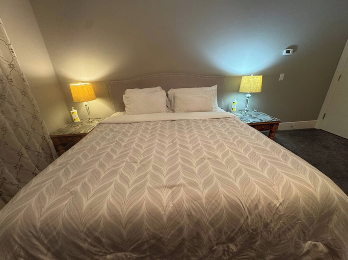 Others 5, Luxurious 7-bedroom House Rental in Chestermere, Canada, Division No. 6