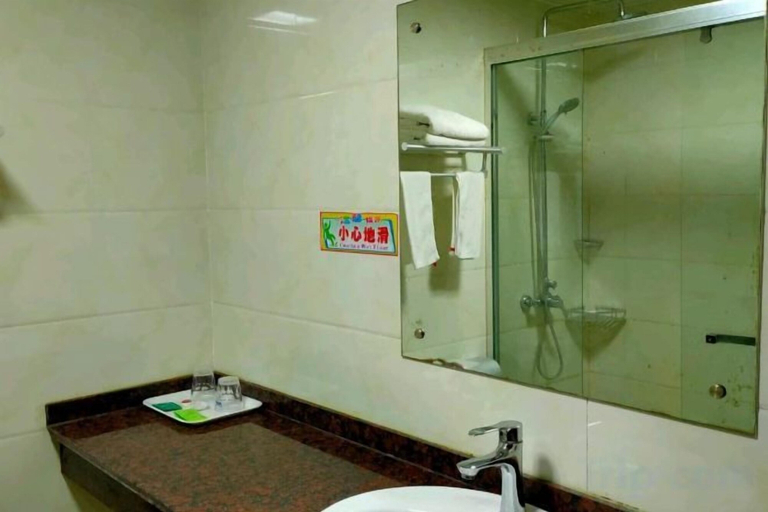 Bathroom 4, Fangshun Hostel Chongming, Shanghai