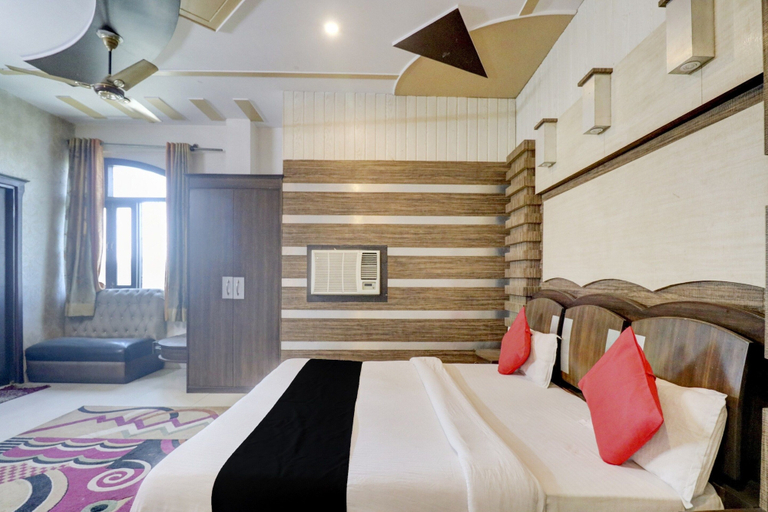 Bedroom 2, Hotel O by OYO Mukut Mahal, Meerut