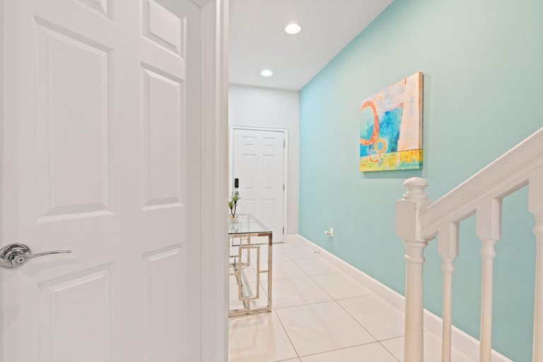 Others 4, 3BR Townhome w/ Private Pool Near Disney, Lake