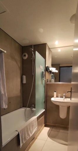 Bathroom, Hotel Phoebus Garden & Spa, Aude