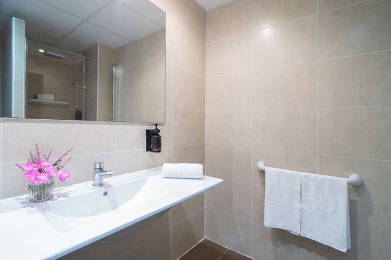 Bathroom 3, Pierre & Vacances Mallorca Portofino, Baleares