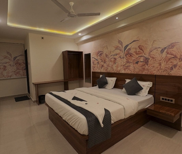 Others 2, Hotel Supreme Stay, Pune