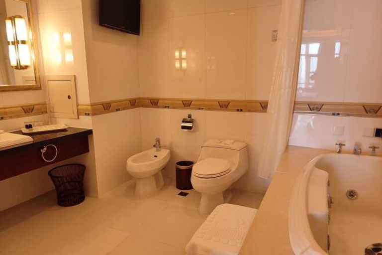 Bathroom 5, Mangshi Hotel, Dehong Dai and Jingpo