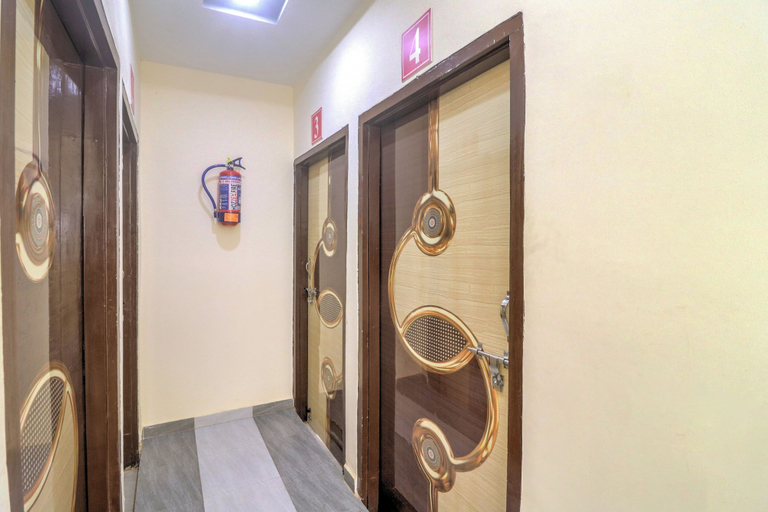 Others 2, Hotel O The Royal King, Bilaspur