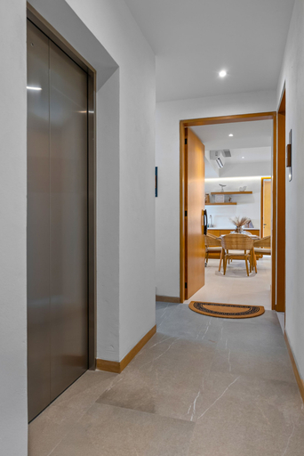Others 3, Oceanfront 1BR Condo With Pool, Gym, AC, and Balcony, Compostela