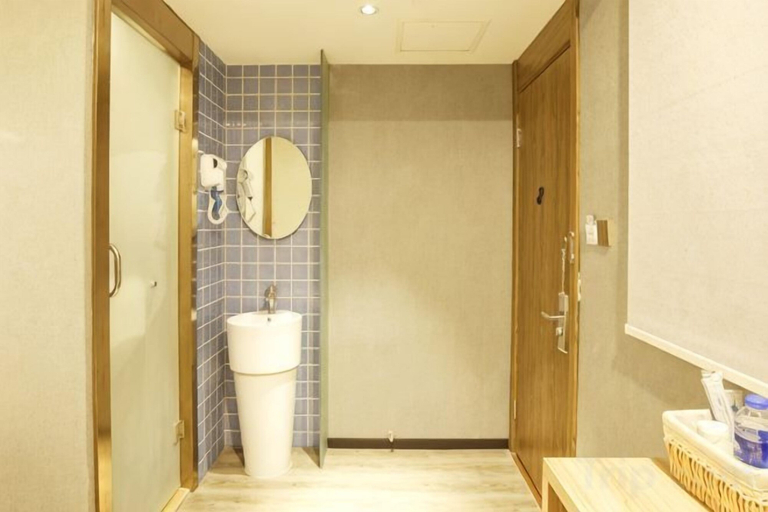 Bathroom 4, Ripple Yun Hotel (Shanghai Xinqiao Xinjia Plaza), Shanghai