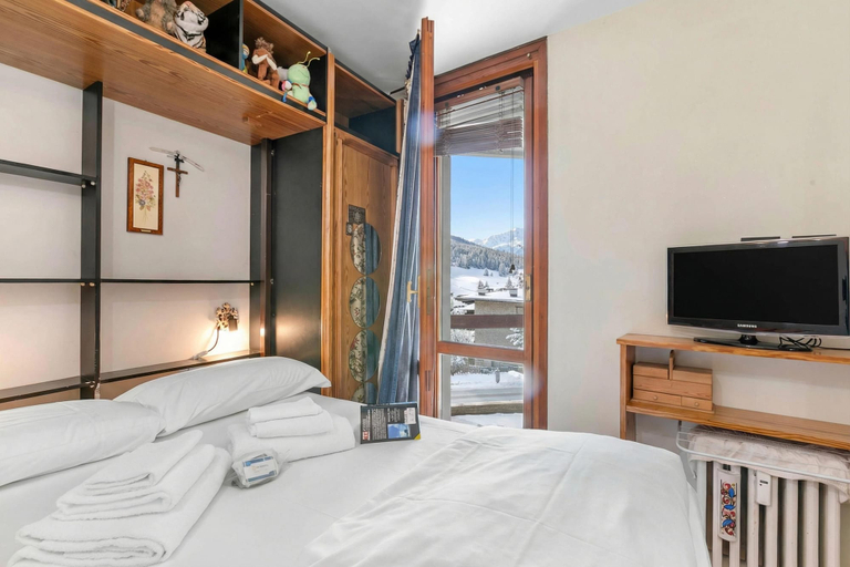 Bedroom 3, Appartamento Fiocco di Neve w/ View Balcony, Torino