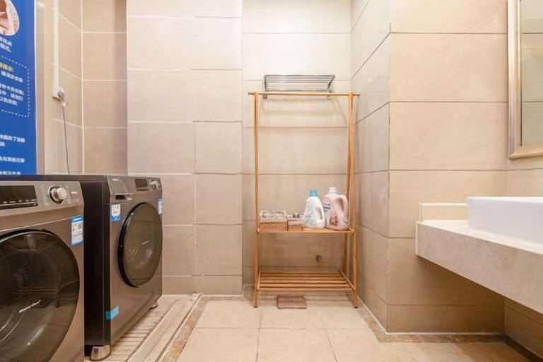 Bathroom 4, Vienna International Hotel Zhanjiang North Railway Station Dingsheng Plaza, Zhanjiang