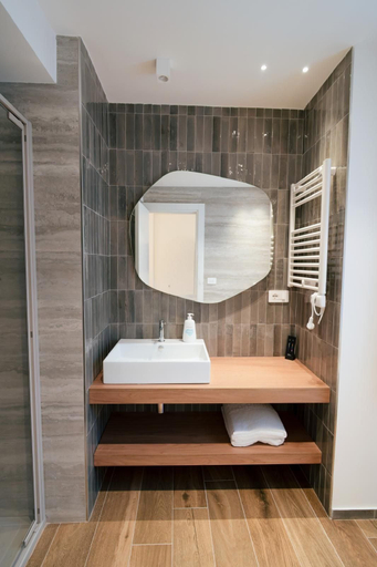 Others 4, Charming Catania Apartment With Private Entrance, Balcony and Kitchen, Catania