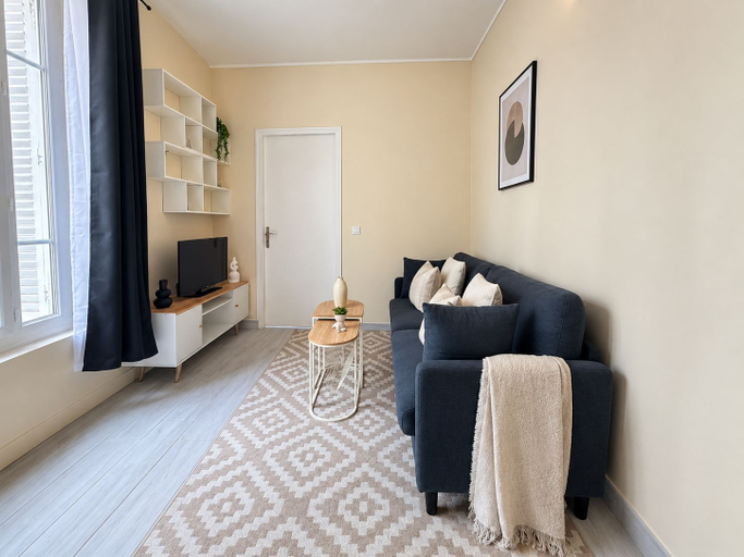 Others 4, Elegant Appartement 2 Pieces au 16e, Paris