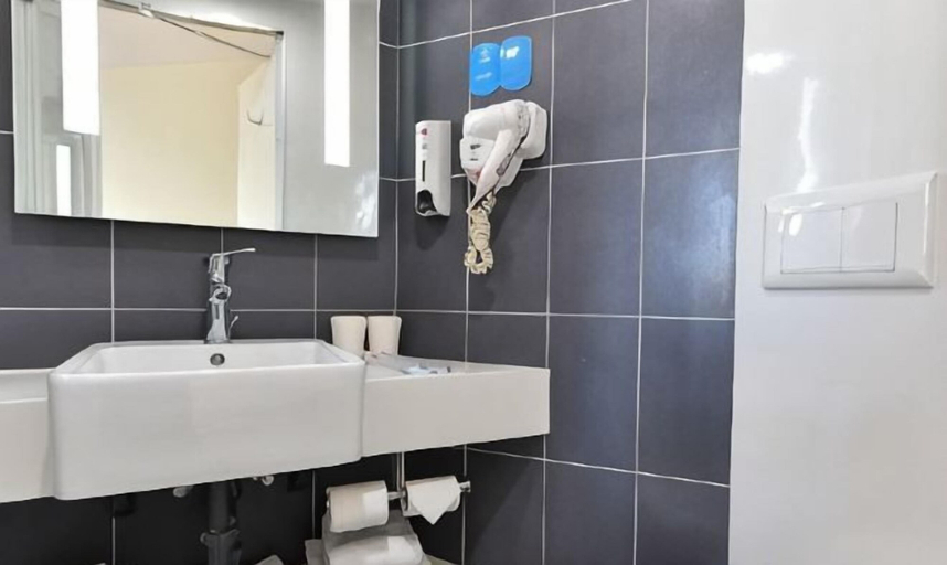 Bathroom 4, HanTing Hotel (Beijing Anzhen Bridge WestAnhuaqiao Subway Station), Beijing
