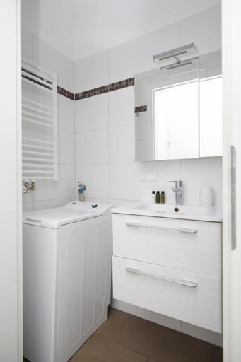 Bathroom 3, Apartments Universitaet by ALPAMI, Wien