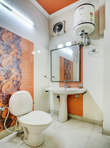 Bathroom, Hotel O by OYO Mukut Mahal, Meerut