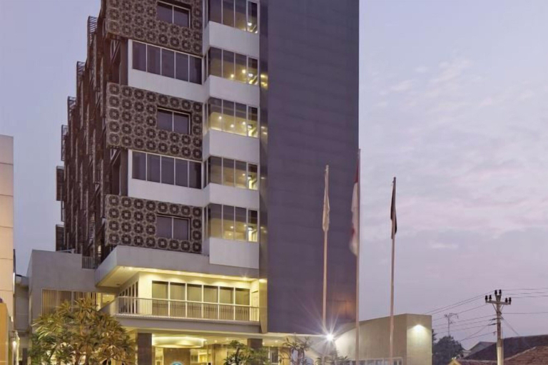 Exterior & Views 5, Hotel Howard Johnson Pekalongan, Pekalongan