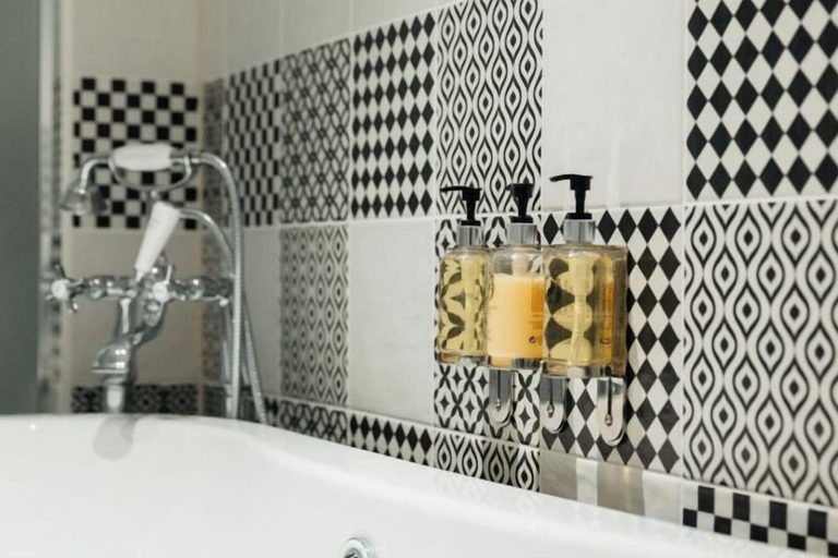 Bathroom 4, Leicester House Hotel, London