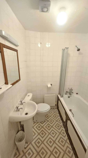Bathroom 3, The Rose and Crown Hotel, Cambridgeshire