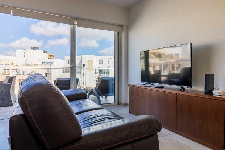 Others 3, Bright and Spacious Penthouse With Large Terrace