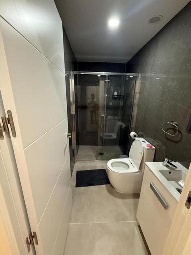Others 4, Multi Hostal BM 71, Madrid