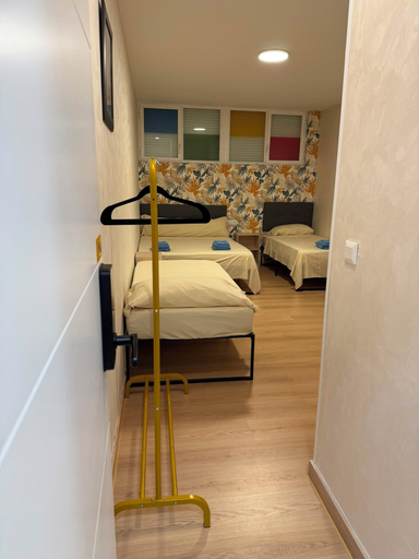 Others 3, Multi Hostal BM 71, Madrid