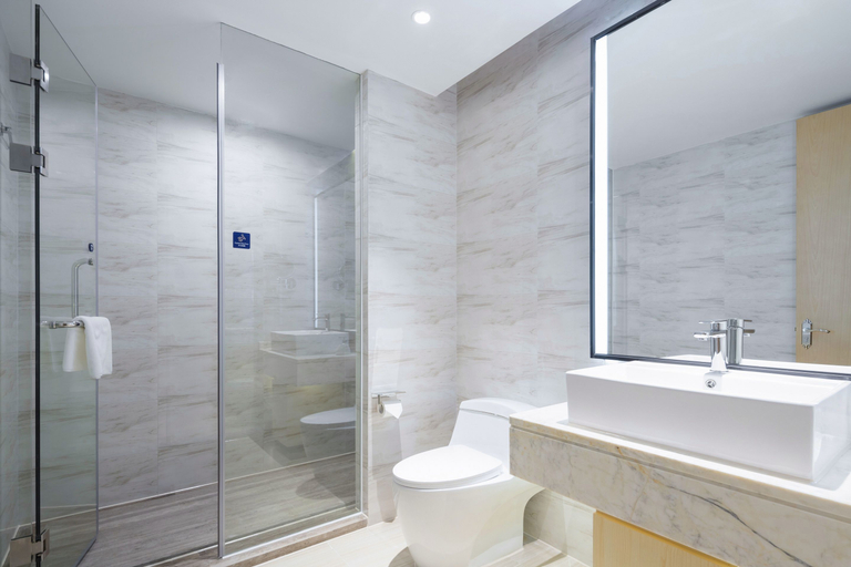 Bathroom 5, Kyriad Marvelous Hotel Shenzhen Longgang Dayun Town Center, Shenzhen