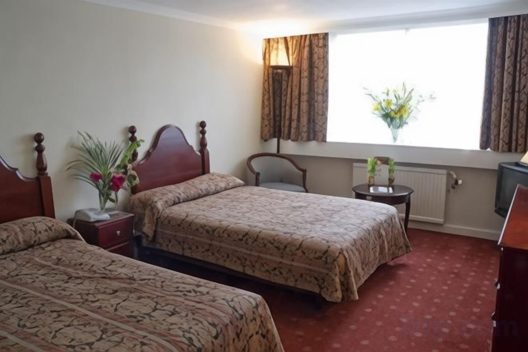 Bedroom 4, Airport Hotel Manchester, Manchester