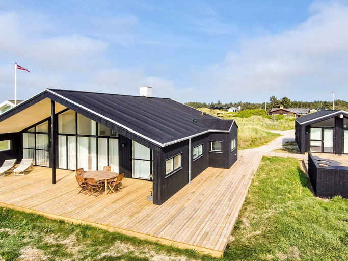 Others 4, 5 Star Holiday Home in Lokken, Jammerbugt