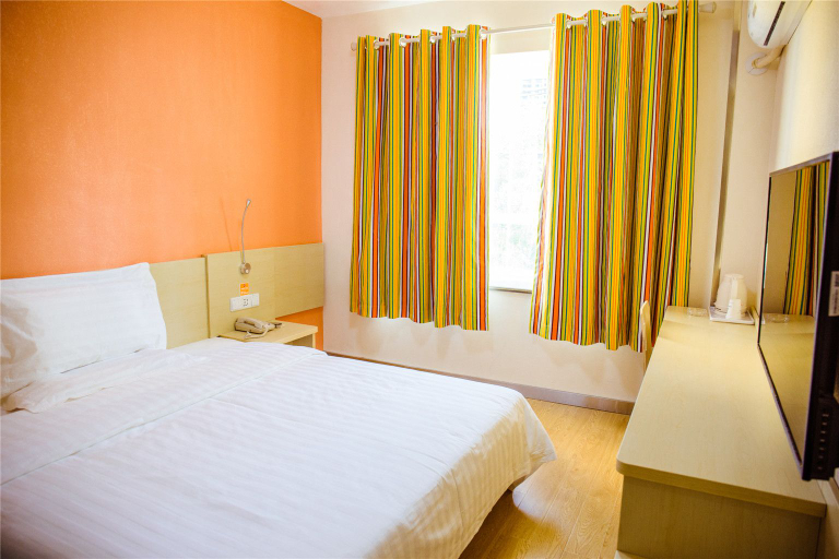 Bedroom 2, 7 Days Inn Zhangye Gaotai County Central Square, Zhangye