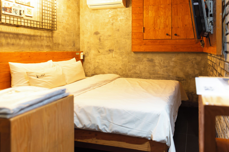 Bedroom 3, Lush Hotel, Gangbuk
