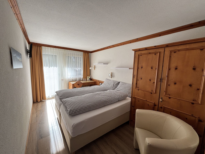 Bedroom 3, Adonis, Visp
