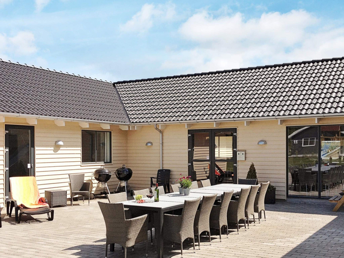 Exterior & Views 1, Spacious Holiday Home in Glesborg near Ocean, Norddjurs