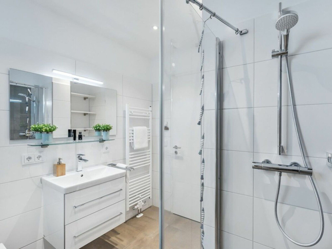 Bathroom 2, Apartment in Kappeln With Swimming Pool, Schleswig-Flensburg