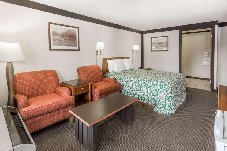 Bedroom 5, Rodeway Inn & Suites Racine - Mount Pleasant, Racine