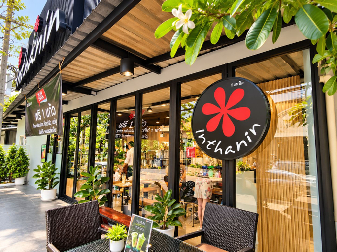 Food & Drinks 5, 14 Living, Chom Thong