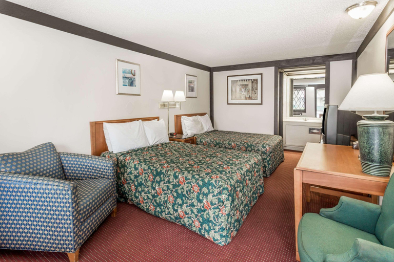 Bedroom 3, Rodeway Inn & Suites Racine - Mount Pleasant, Racine
