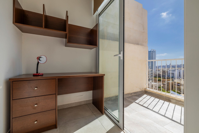 Others 5, Bright and Spacious Penthouse With Large Terrace
