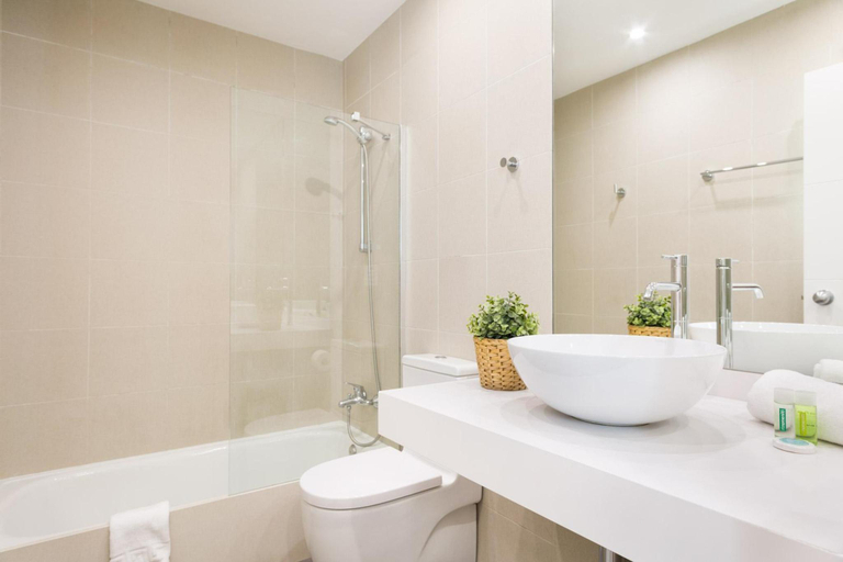 Bathroom 5, BcnStop Sagrada Familia Apartments, Barcelona