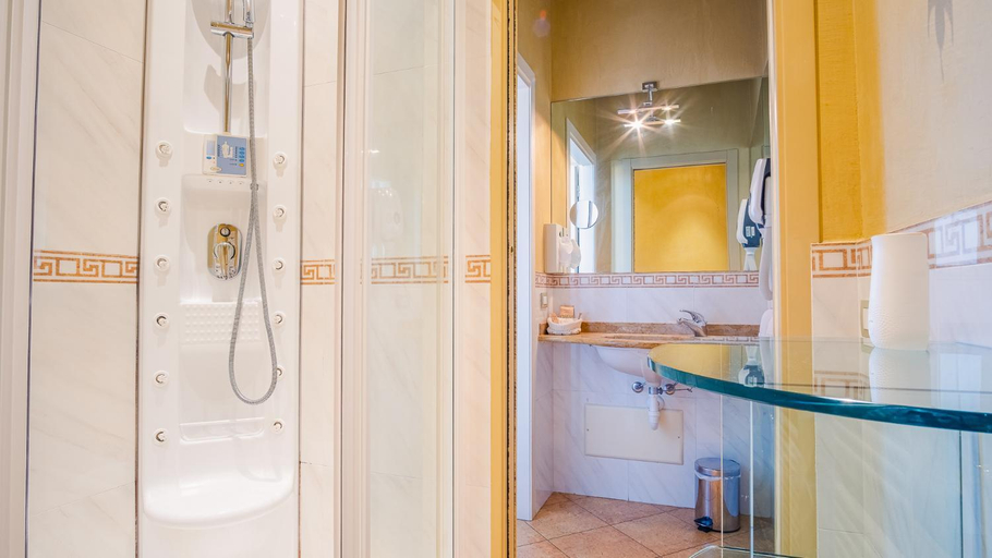 Bathroom 2, Domus Nova Palace - Italian Homing, Verona