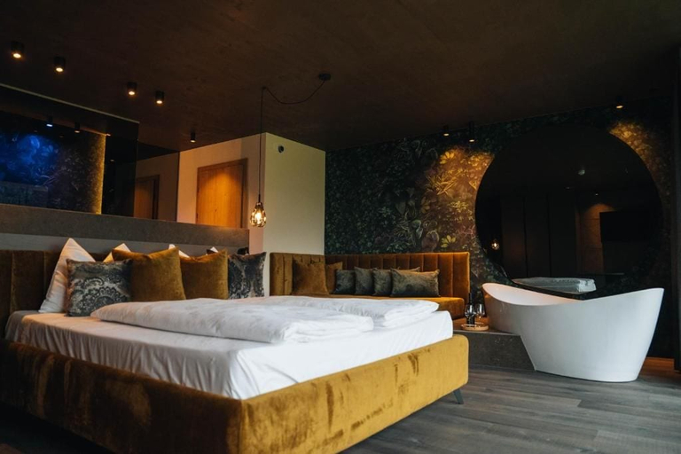 Bedroom, Wochtla Buam, Bolzano