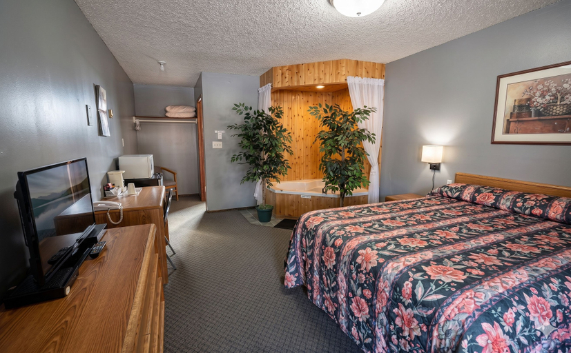 Bedroom 3, East Kootenay Motel, East Kootenay