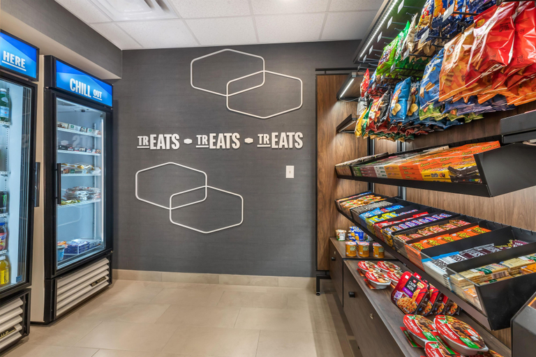 Food & Drinks 5, Hampton Inn & Suites Tulsa/Catoosa, Rogers