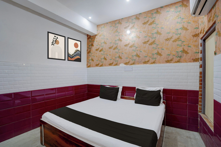 Others 2, Hotel O Royal Grand, Deoria