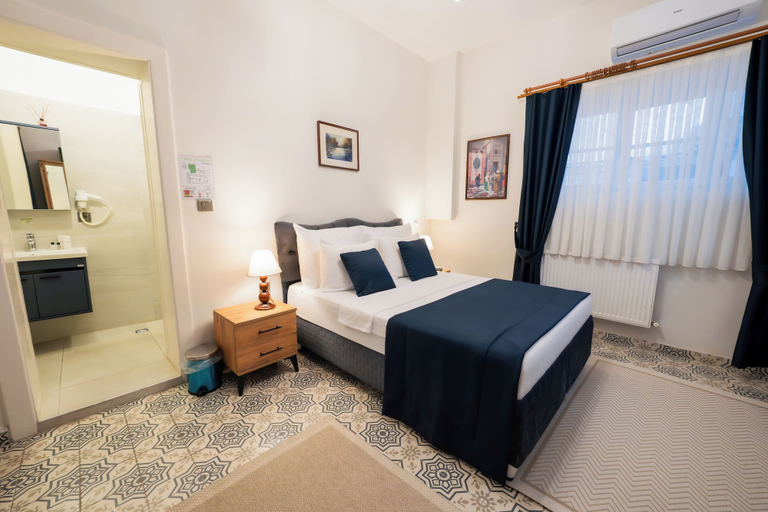 Bedroom 4, Palm Villa, Adalar