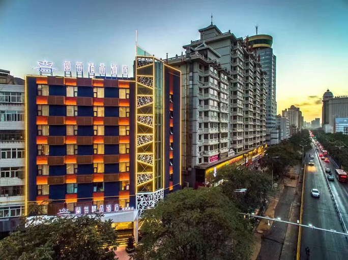 Exterior & Views