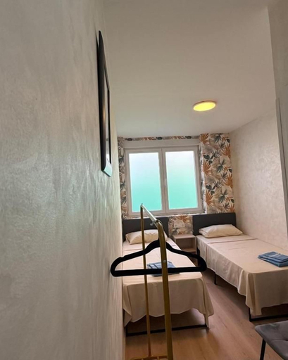 Others 2, Multi Hostal BM 71, Madrid