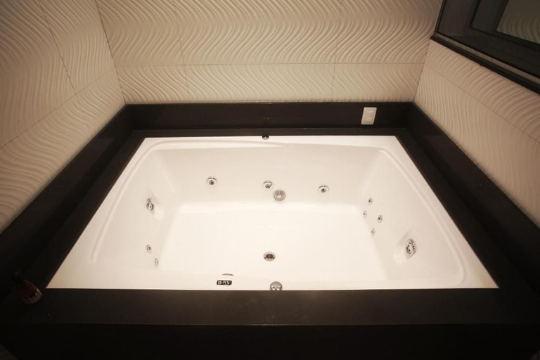 Bathroom, Zaya Motel Premium, Florianopolis