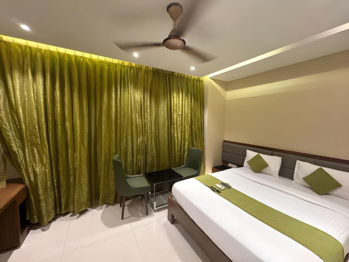 Bedroom 2, Hotel Seven Oaks, Thane