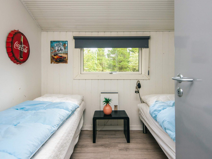 Bedroom 2, 4 Star Holiday Home in Blavand, Varde