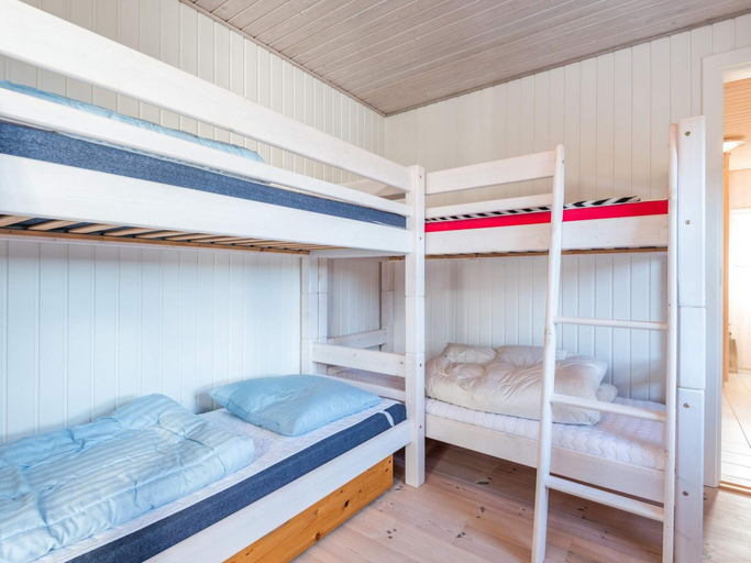 Bedroom 2, 4 Person Holiday Home in Fano, Fanø