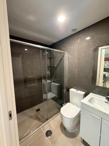 Others 5, Multi Hostal BM 71, Madrid